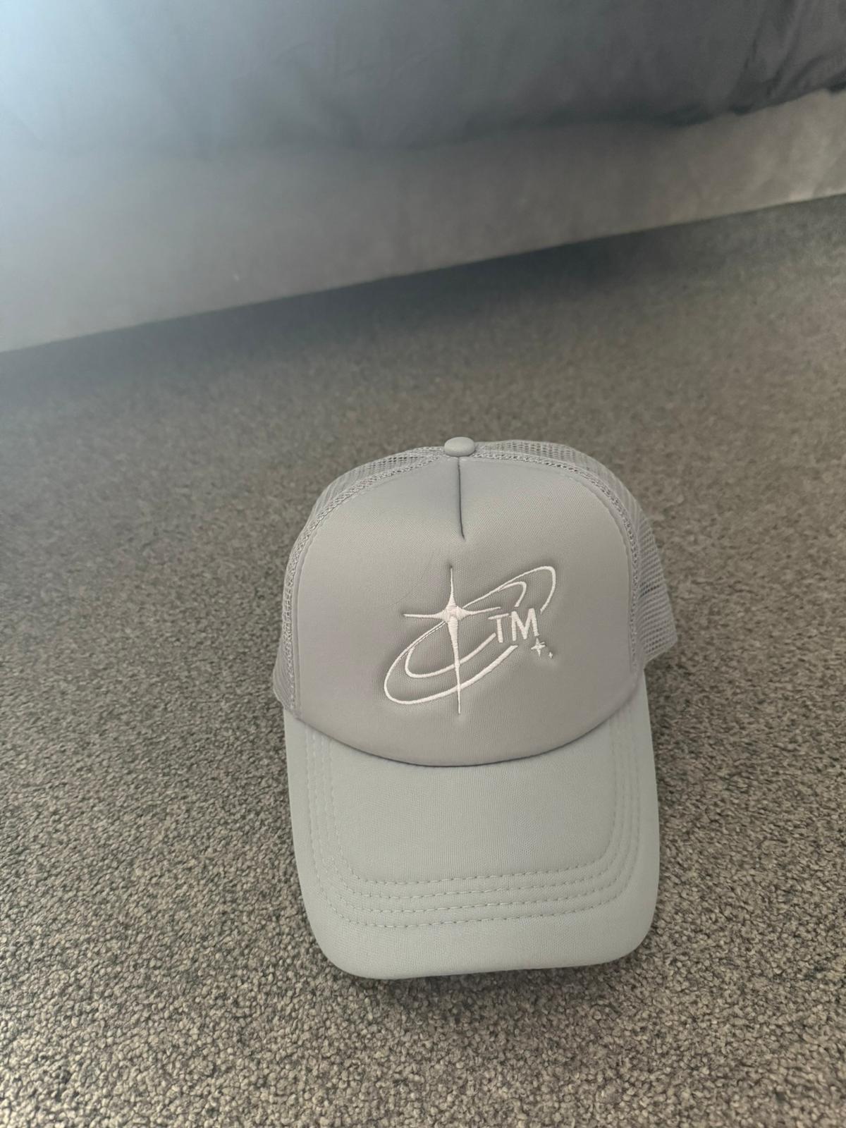 Light grey galaxy cap